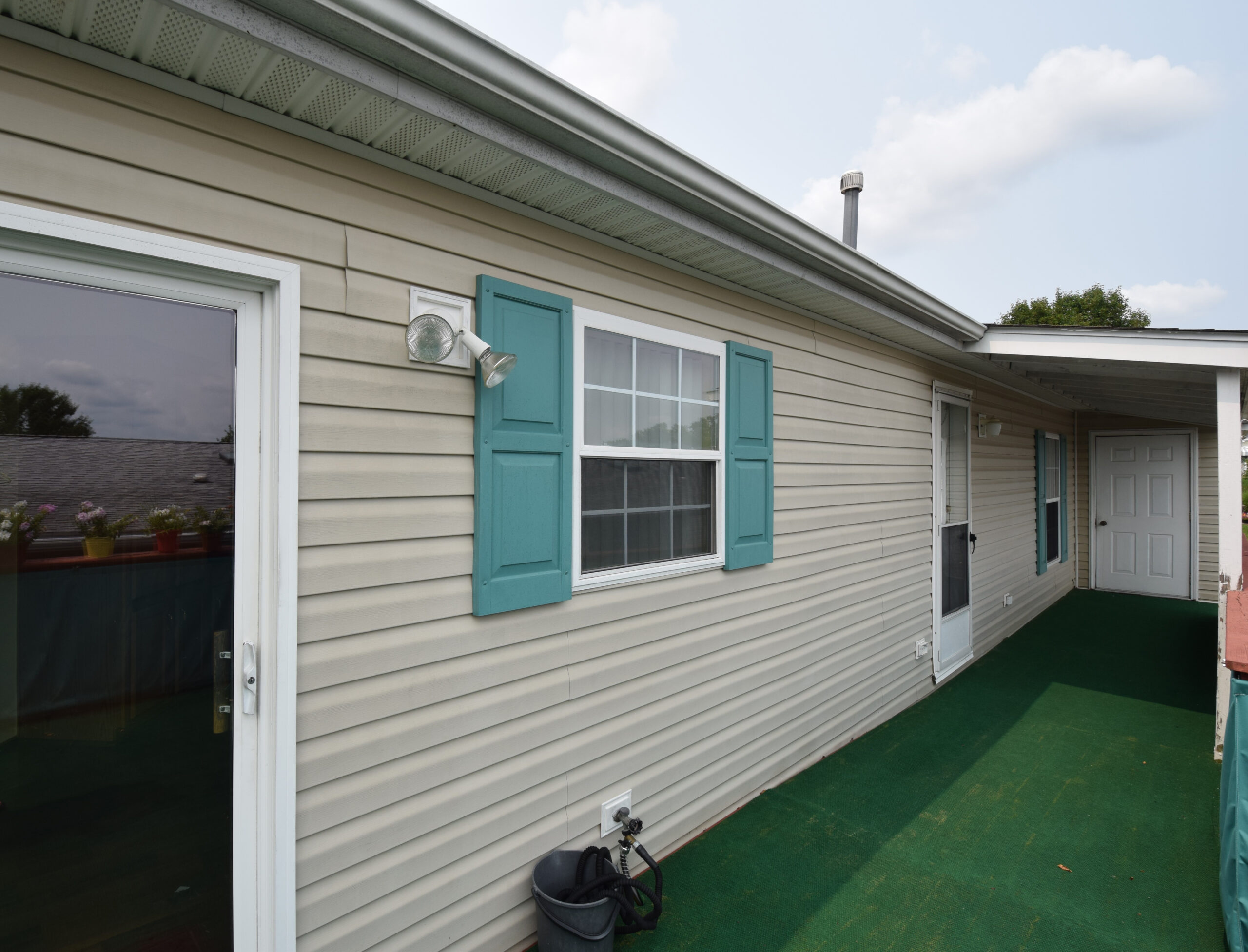 27-North Ridge Center_Exterior Walkway