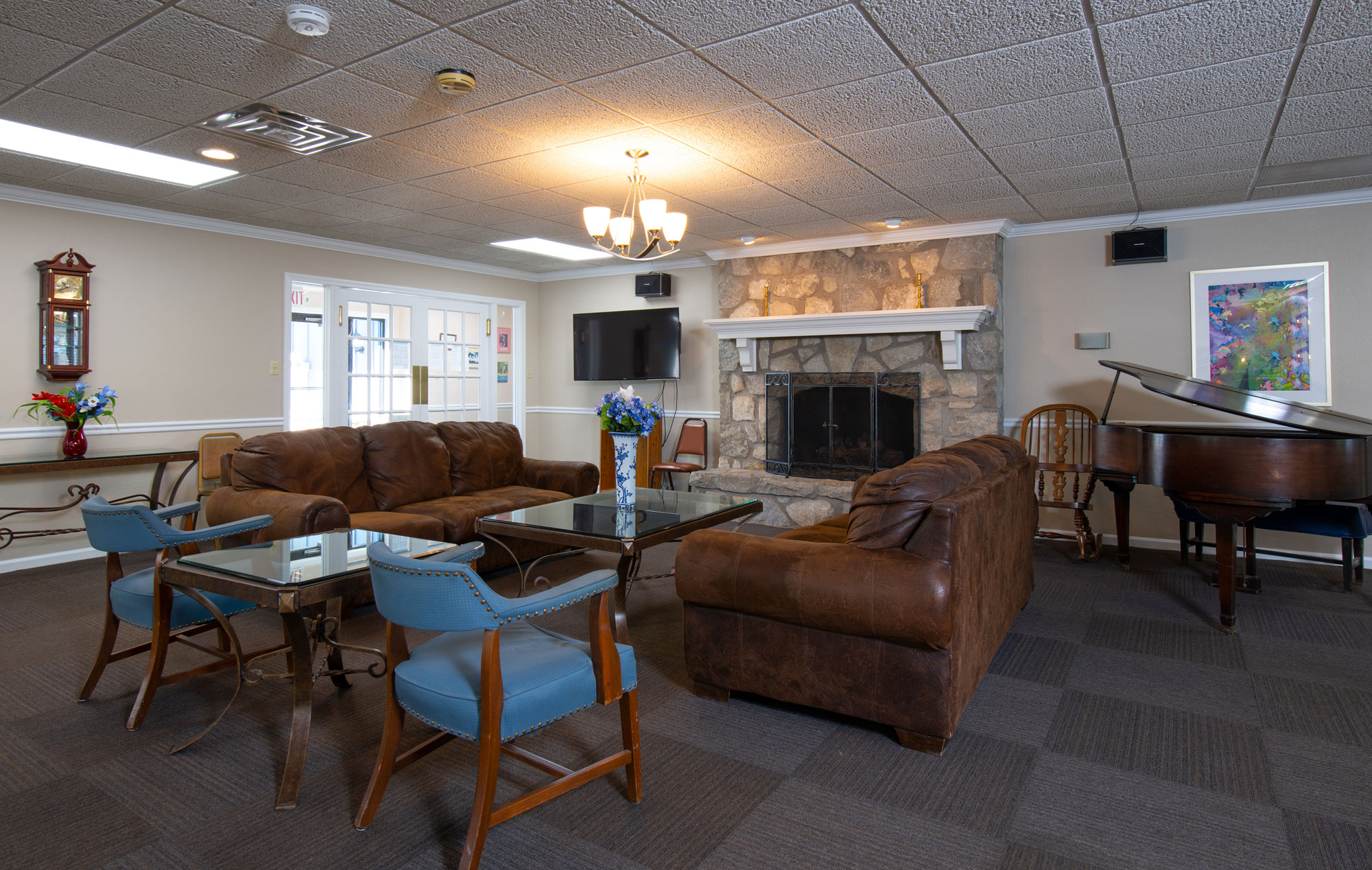 Cloverleaf-Estates-West_Lounge-Clubhouse