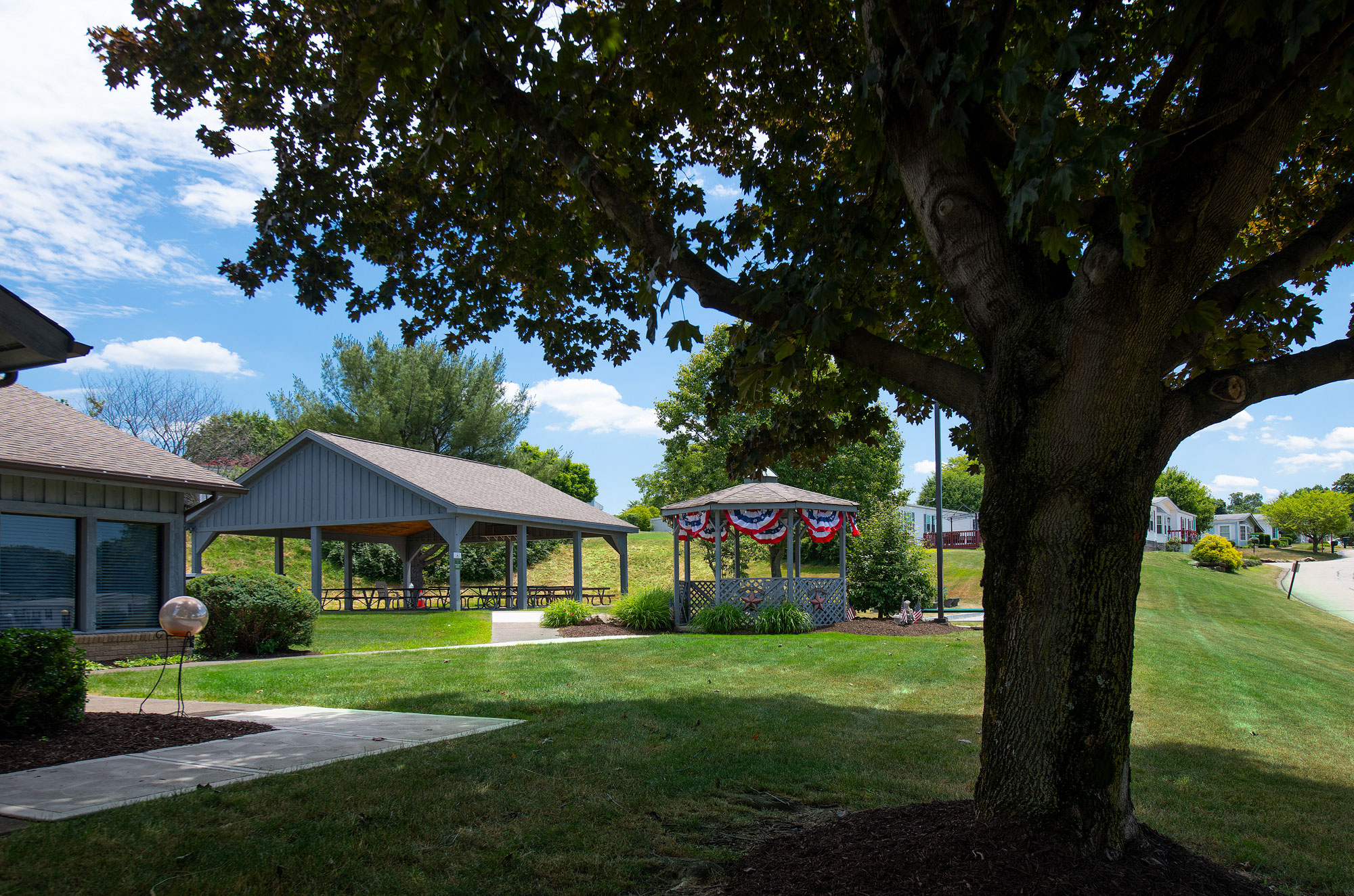 Village-of-Clover-Ridge_Exterior-Picnic-Area