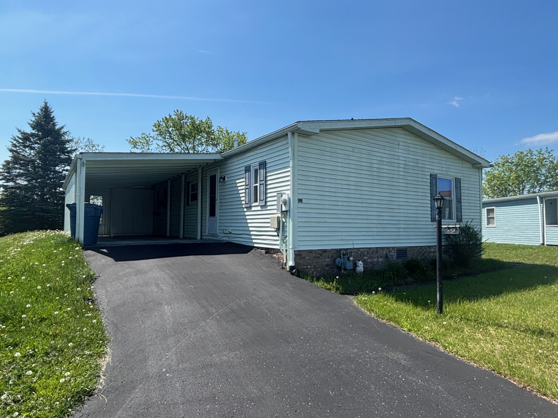 454 canterbury ct carnegie outside